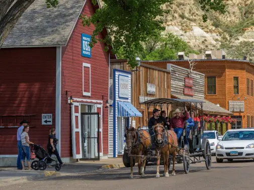 medora-1_north-dakota-tourism.jpg