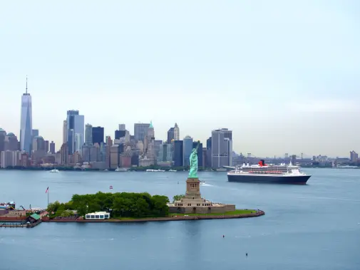 qm2-in-new-york-20182.jpg