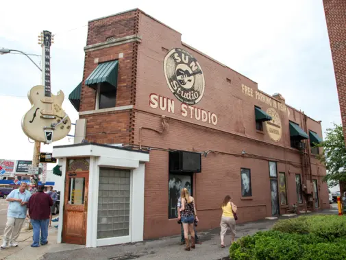 sun-studio--exterior--brand-usa.jpg