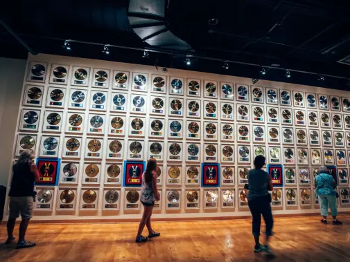 jpeg-optimizer_country-music-hall-of-fame-museum.jpg