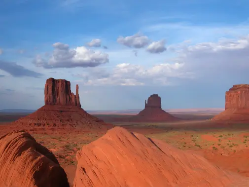 monument-valley-panorama_credit-robert-riberia.jpg