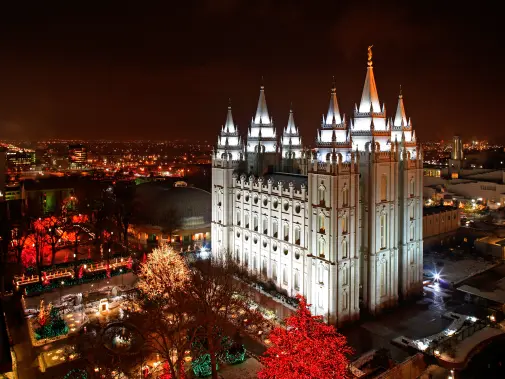 salt-lake-temple-with-lights-overview-12-13-07-sg3810_credit-steve-greenwood.jpg